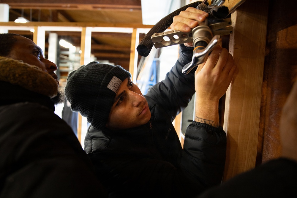 1st Special Forces Group (Airborne) Allied Trade Specialist receive HVAC training