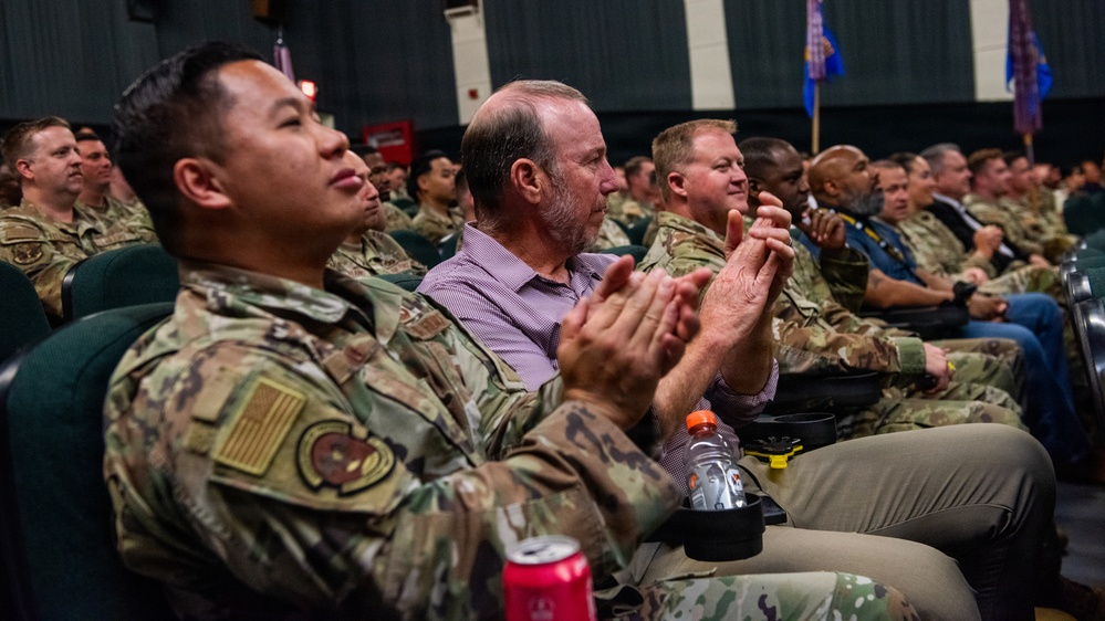 Travis conducts Honorary Commanders MSG Tour