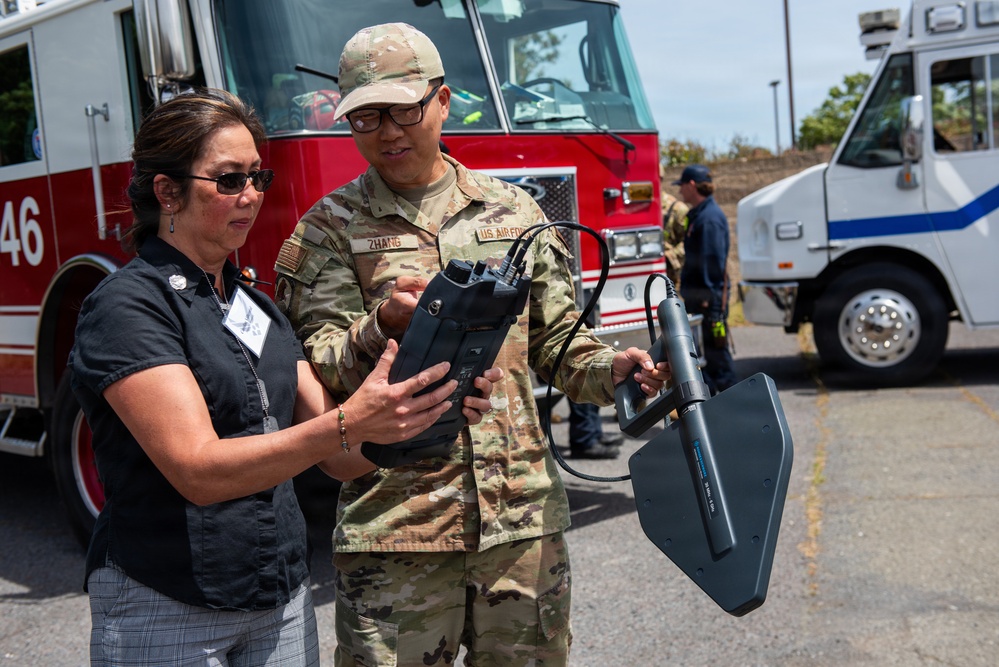 Travis conducts Honorary Commanders MSG Tour