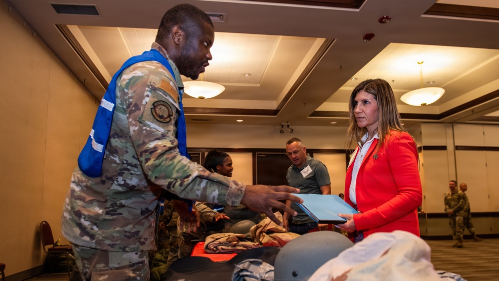 Travis conducts Honorary Commanders MSG Tour