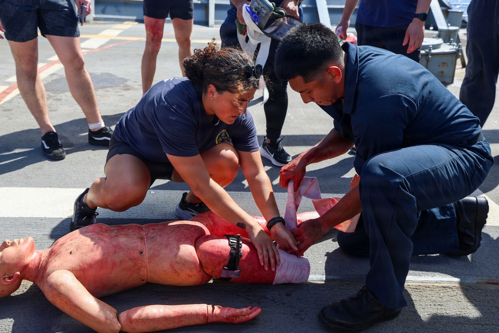 Mass casualty drill held on USS Lake Erie (CG 70)