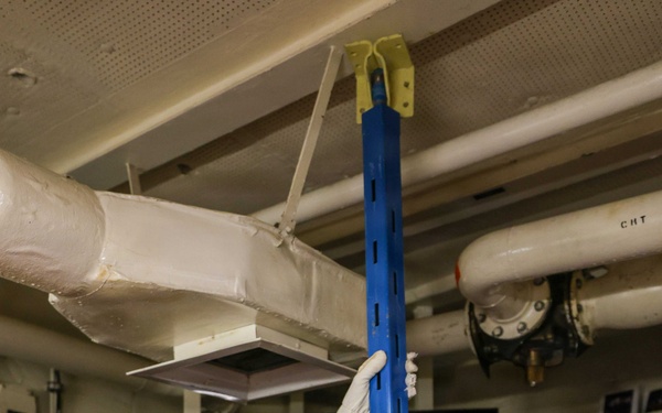 Sailors use metal shoring for damage control drill onboard USS Lake Erie (CG 70)
