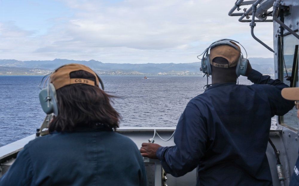 USS Lake Erie (CG 70) transits into Ponce