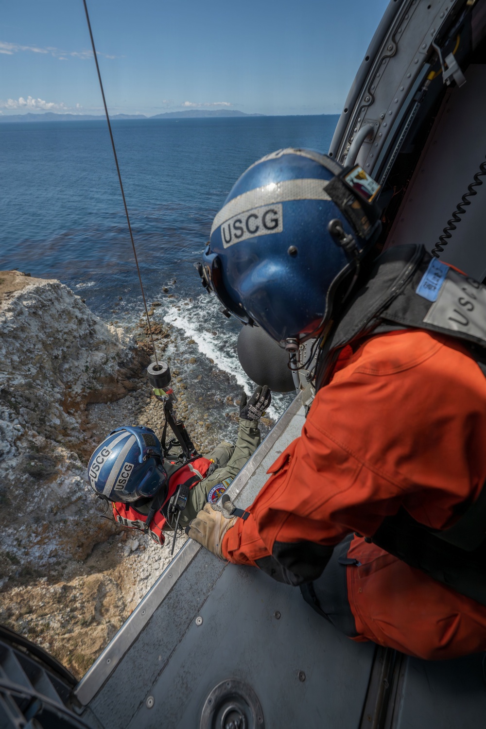 Coast Guard Air Station Ventura conducts cliff side training