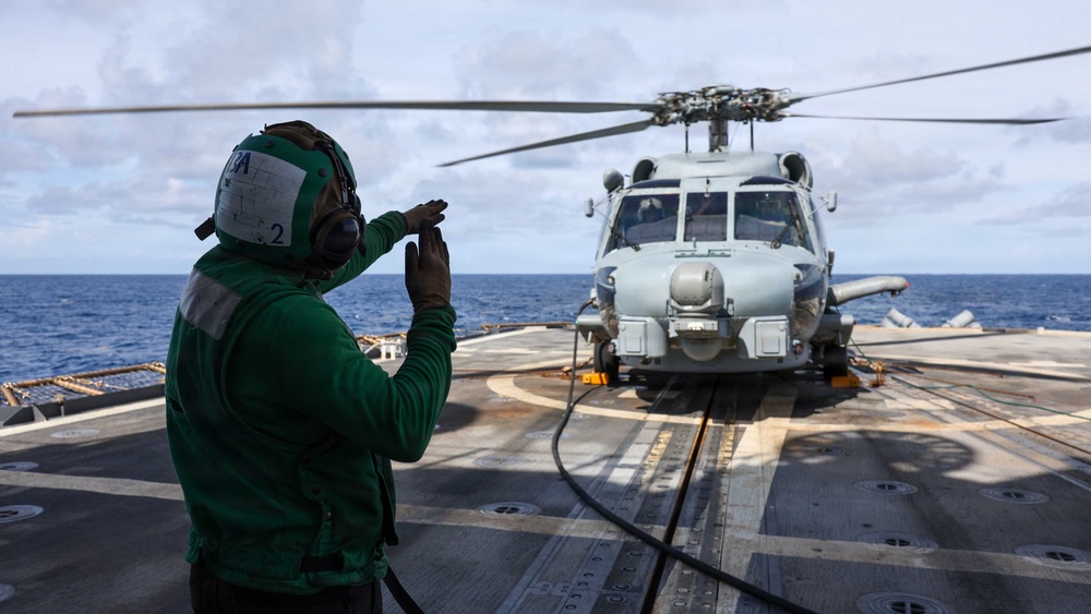Flight operations on USS Lake Erie (CG 70)