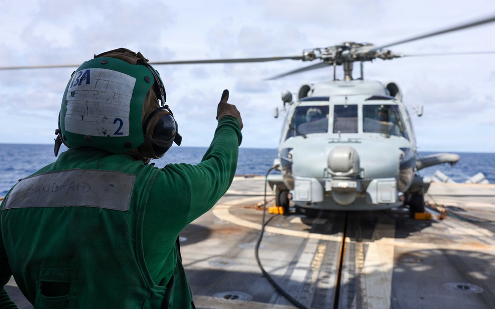 Flight operations on USS Lake Erie (CG 70)