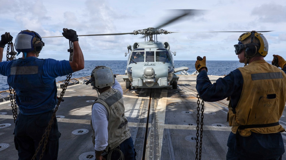 Flight operations on USS Lake Erie (CG 70)