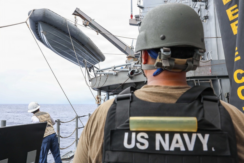 Small boat ops on USS Lake Erie (CG 70)