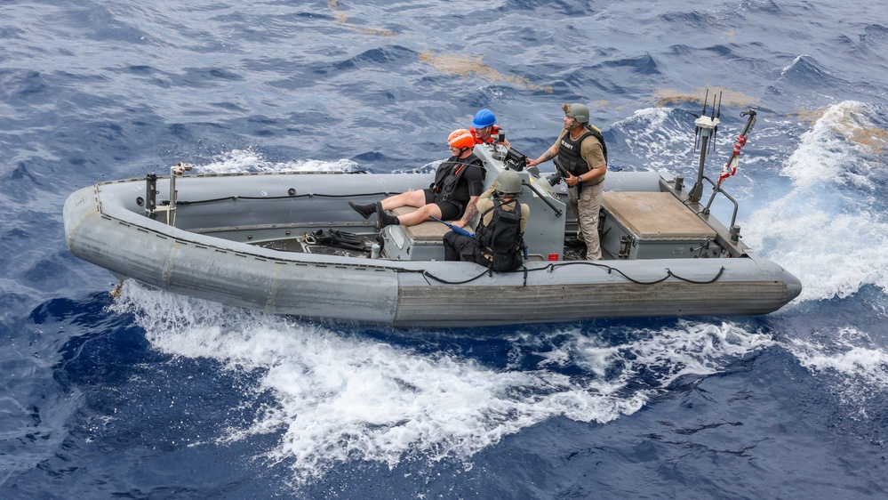 Small boat ops on USS Lake Erie (CG 70)