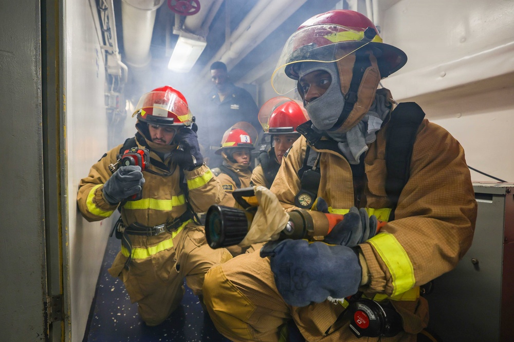Damage control evolution onboard USS Lake Erie (CG 70)