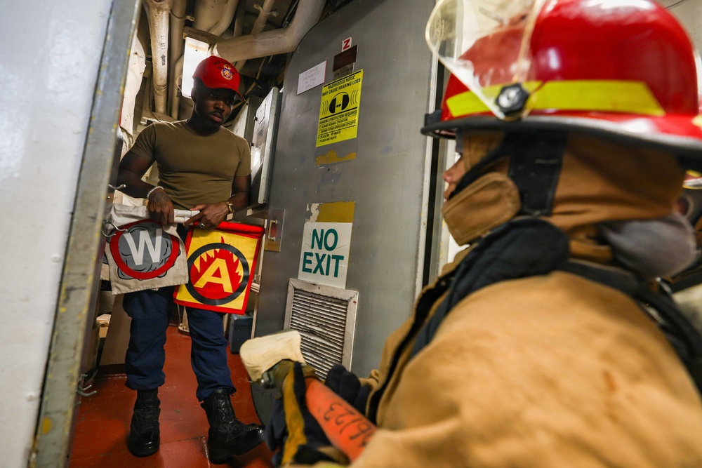 Damage control evolution onboard USS Lake Erie (CG 70)