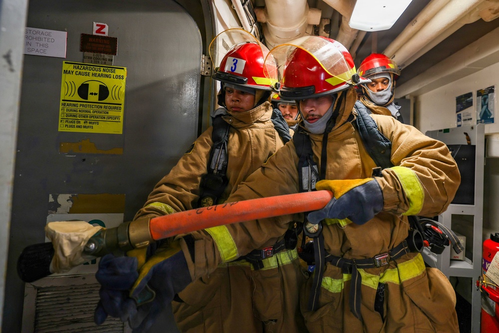 Damage control evolution onboard USS Lake Erie (CG 70)