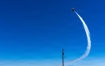 Thunderbirds fly over historic Route 66