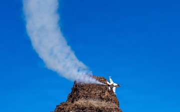 Thunderbirds fly over historic Route 66
