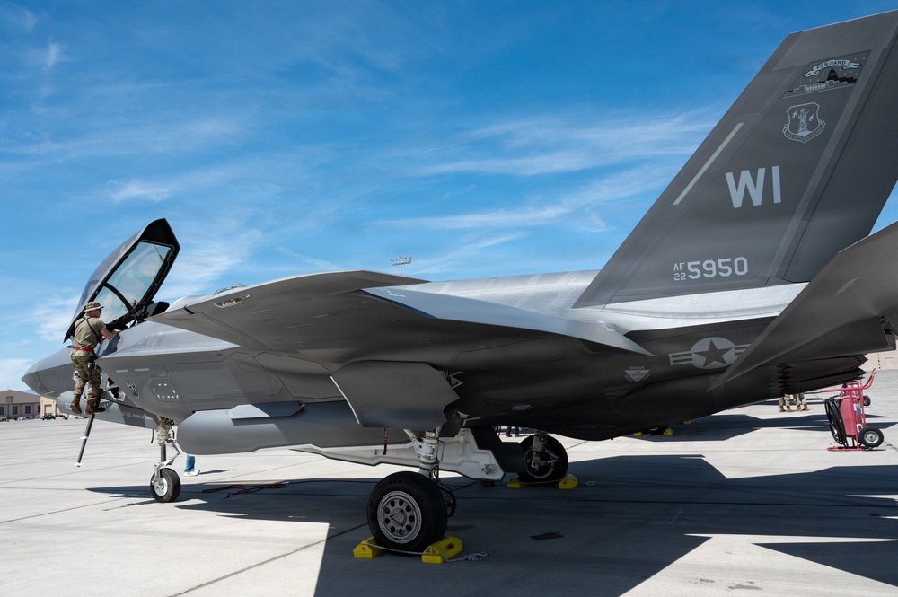 Wisconsin Air National Guard F-35s integrate with 6 WPS