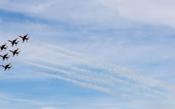 Thunderbirds kick off show season at Luke Days 2026