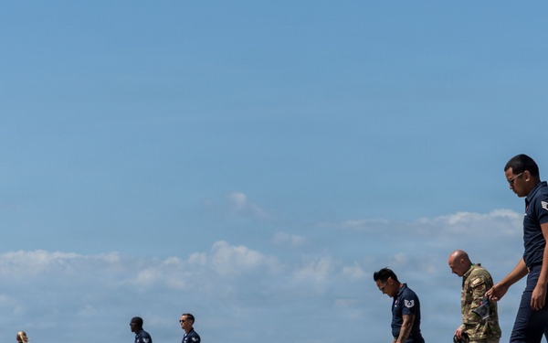 Thunderbirds perform during Gulf Coast Salute Air Show