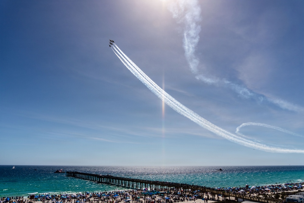 Thunderbirds perform during Gulf Coast Salute Air Show