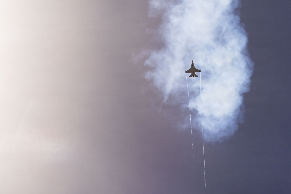 Thunderbirds perform during Gulf Coast Salute Air Show