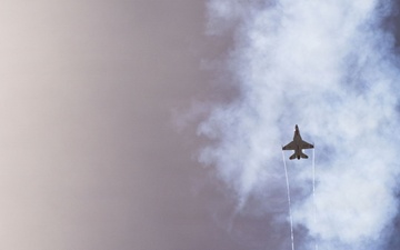Thunderbirds perform during Gulf Coast Salute Air Show
