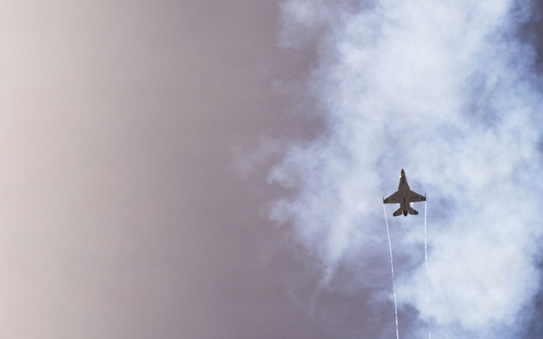Thunderbirds perform during Gulf Coast Salute Air Show