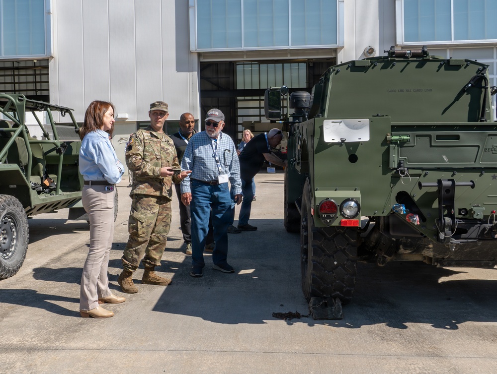 Civilian employers tour Fort Indiantown Gap facilities through Boss Lift event