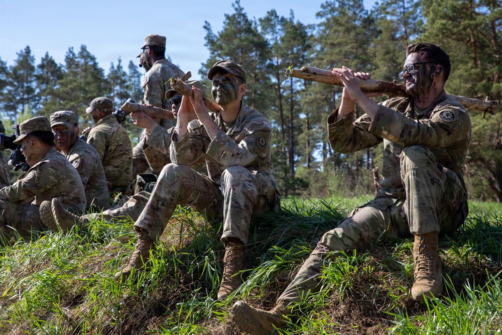 U.S. Soldiers in 2d Cavalry Regiment receive anti-tank weapons training for a live fire event