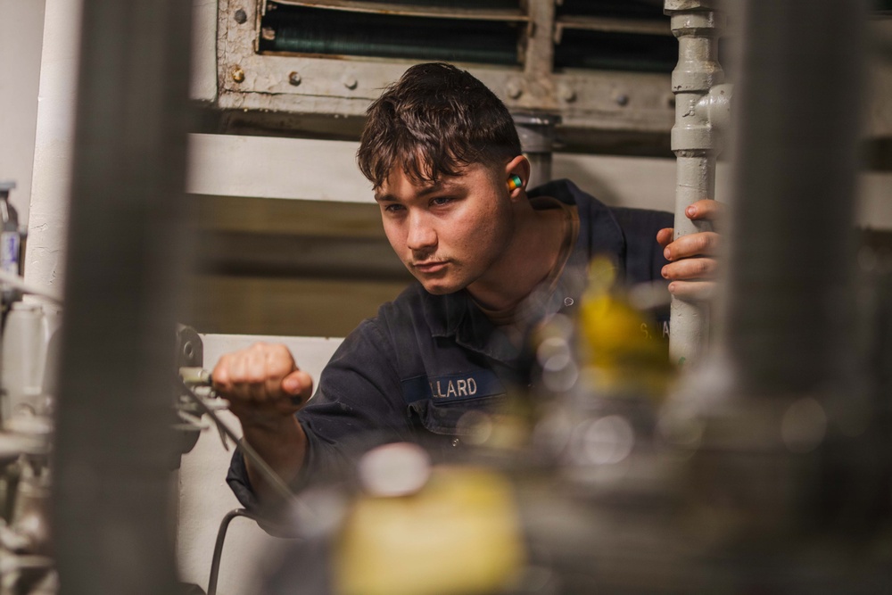 Ike conducts flight deck certification in the Atlantic Ocean