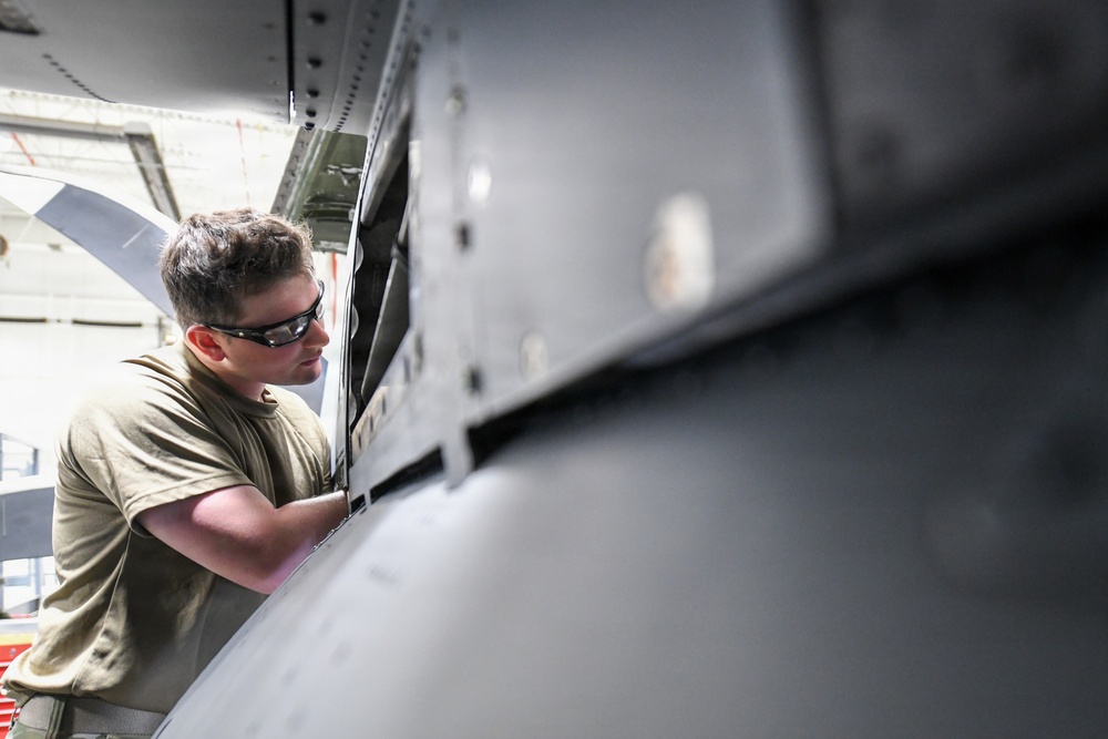 A helping hand for 934th's Herc