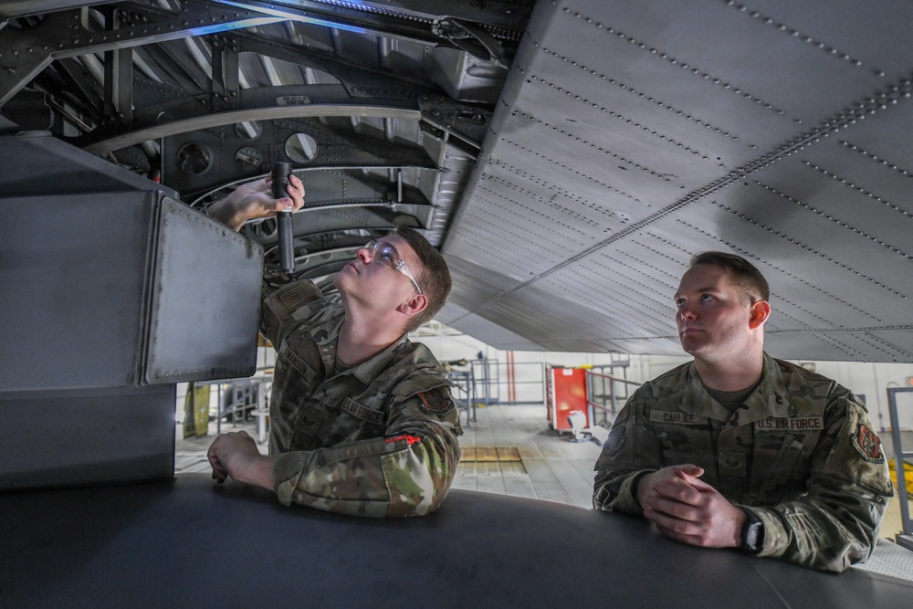 A helping hand for 934th's Herc