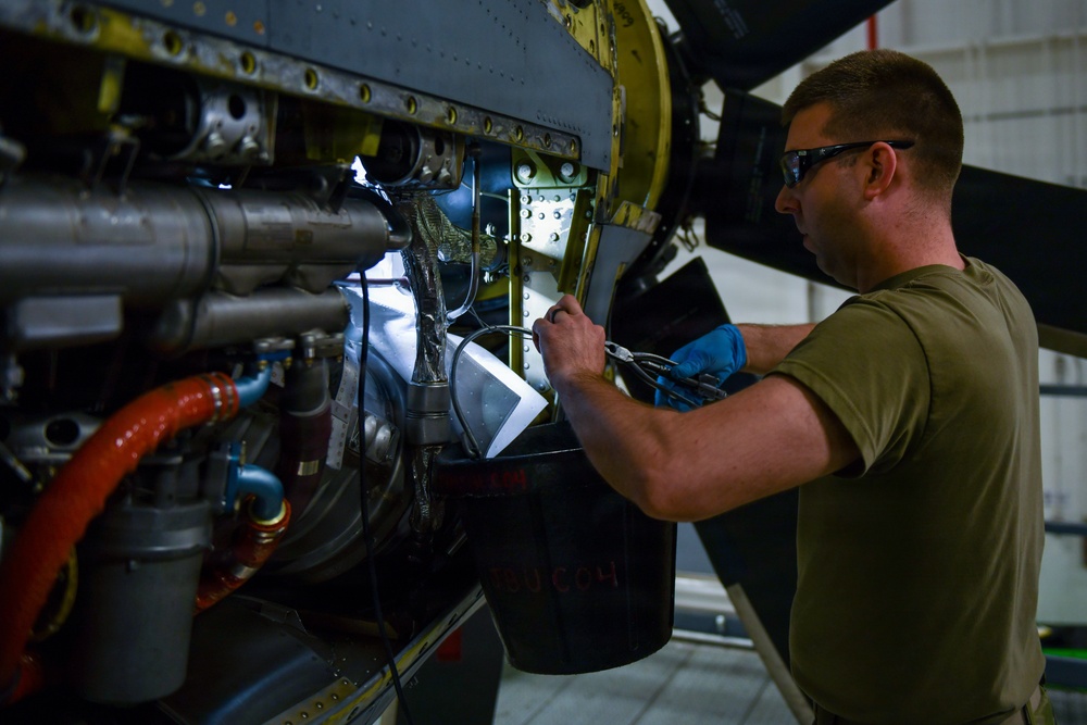 A helping hand for 934th's Herc