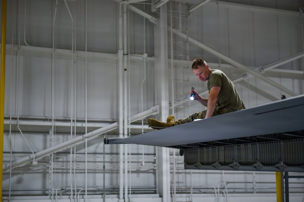 A helping hand for 934th's Herc