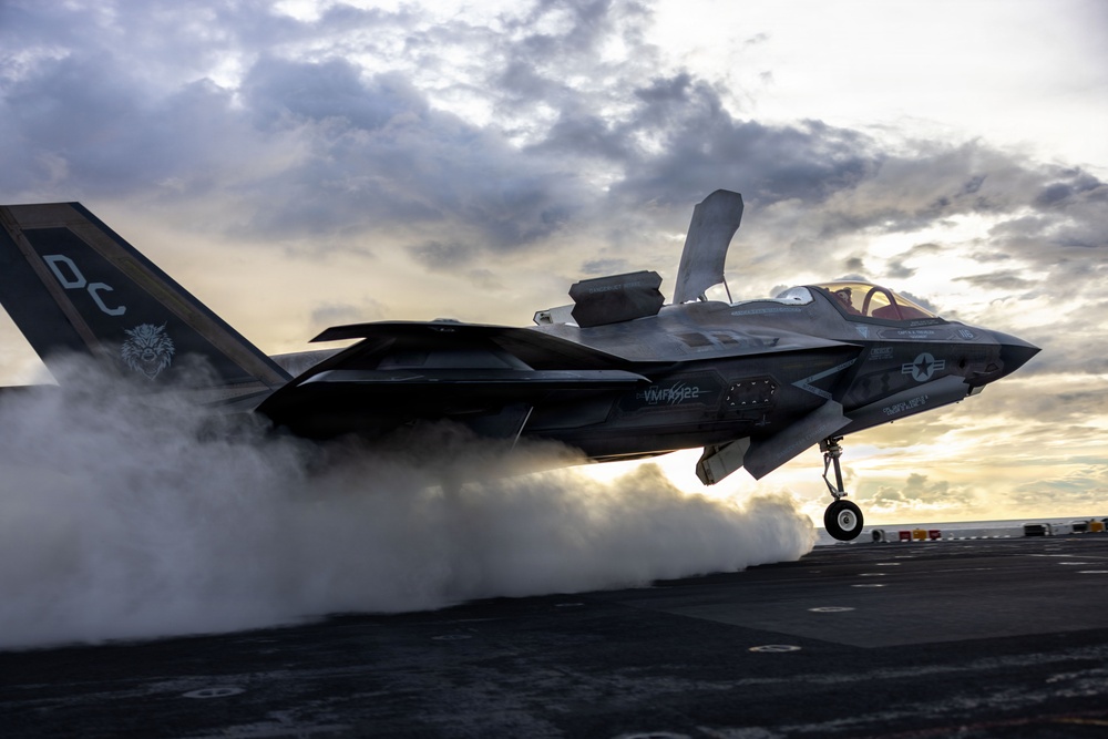 11th MEU Marines, Sailors Conduct F-35B Flight Operations Aboard USS Boxer