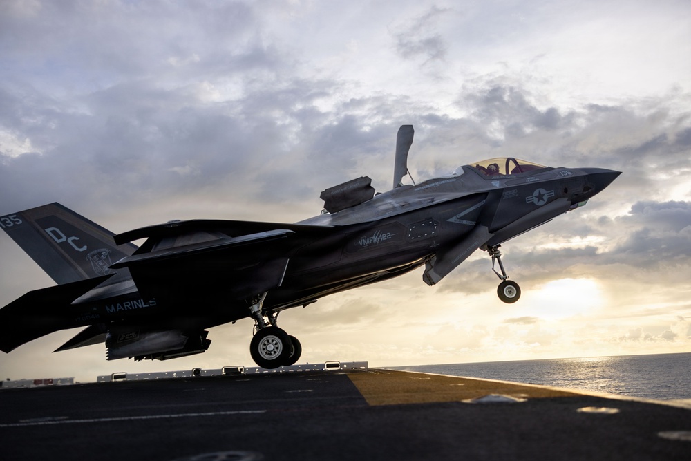 11th MEU Marines, Sailors Conduct F-35B Flight Operations Aboard USS Boxer