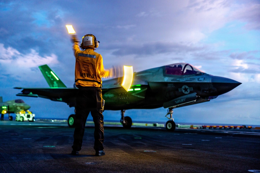 11th MEU Marines, Sailors Conduct F-35B Flight Operations Aboard USS Boxer