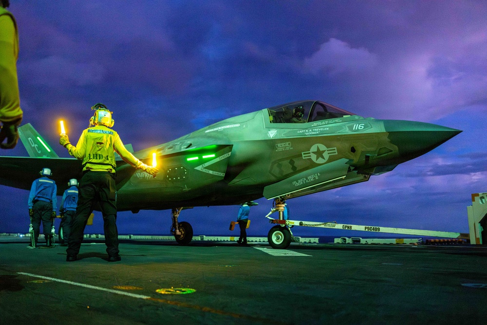 11th MEU Marines, Sailors Conduct F-35B Flight Operations Aboard USS Boxer