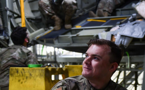A helping hand for 934th's Herc