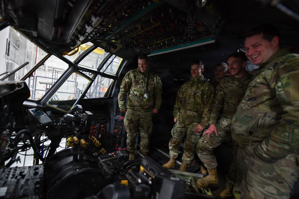 A helping hand for 934th's Herc