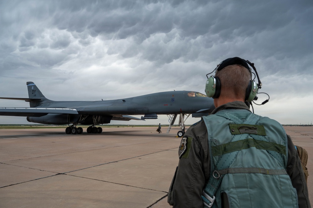 Eighth Air Force leadership connects with Dyess Airmen driving mission readiness
