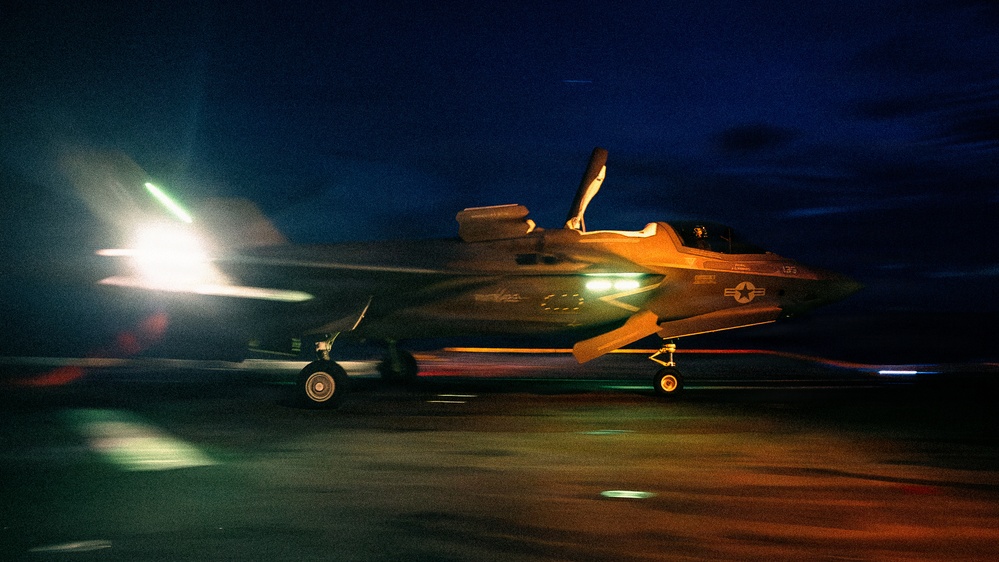 11th MEU Marines, Sailors Conduct F-35B Flight Operations Aboard USS Boxer