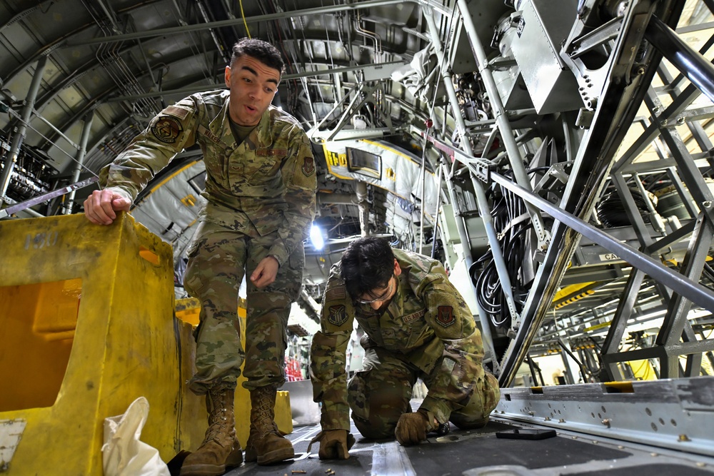 A helping hand for 934th's Herc