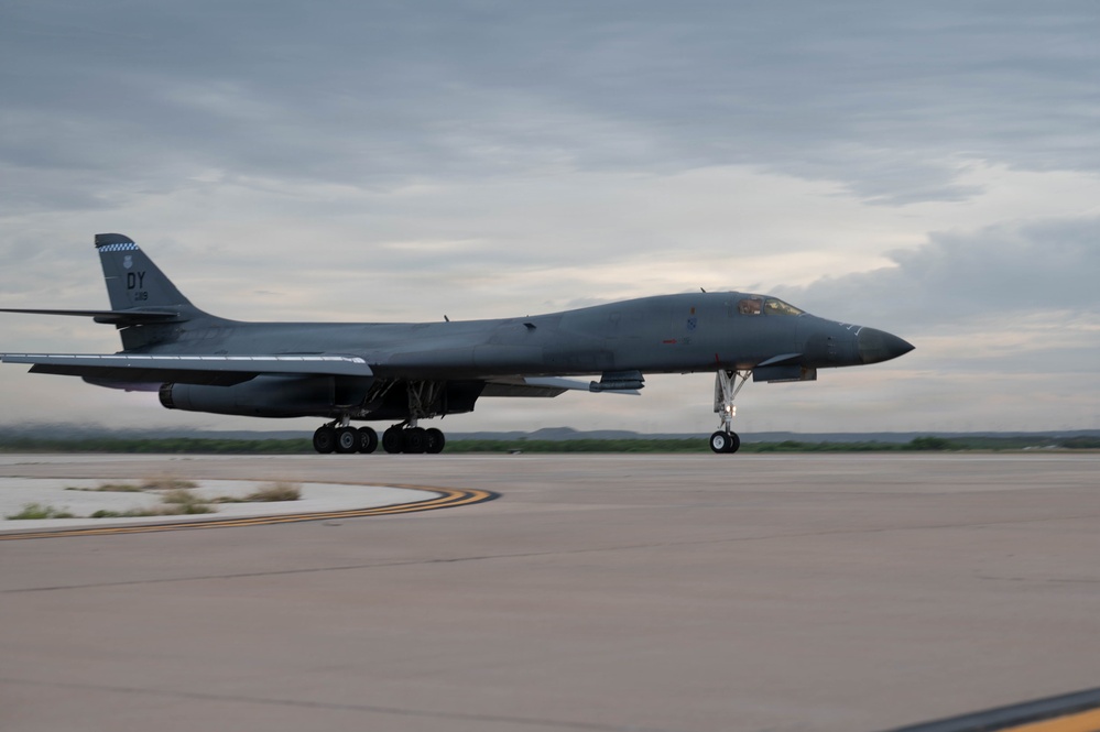 Eighth Air Force leadership connects with Dyess Airmen driving mission readiness
