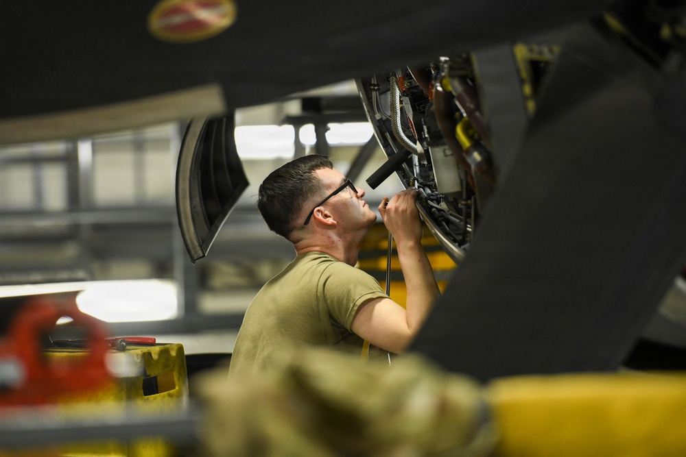 A helping hand for 934th's Herc