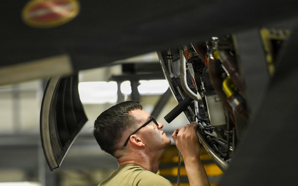 A helping hand for 934th's Herc