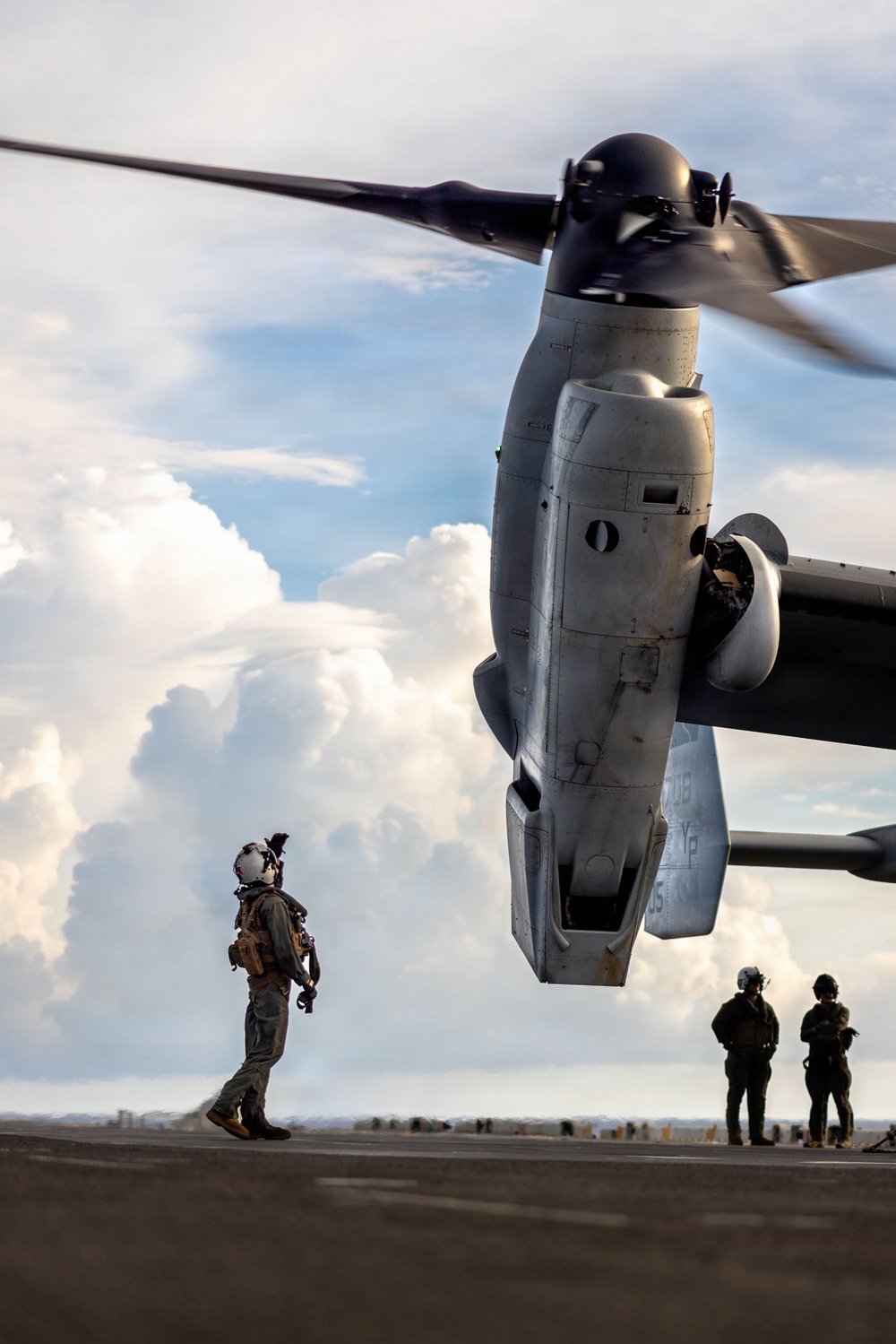 11th MEU Marines, Sailors Conduct Flight Operations Aboard USS Boxer