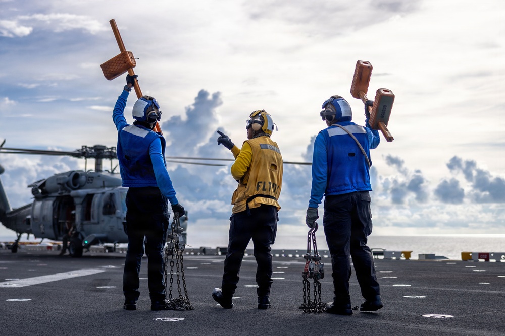 11th MEU Marines, Sailors Conduct Flight Operations Aboard USS Boxer