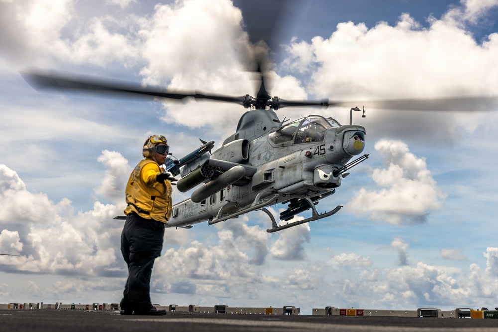11th MEU Marines, Sailors Conduct Flight Operations Aboard USS Boxer