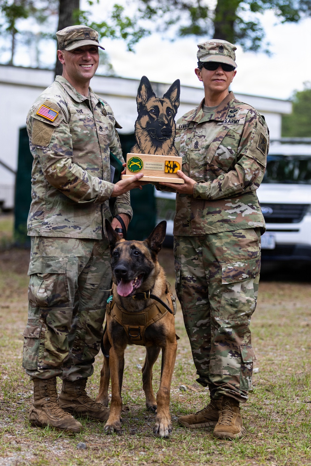Military Working Dog EErek recognized for exceptional career