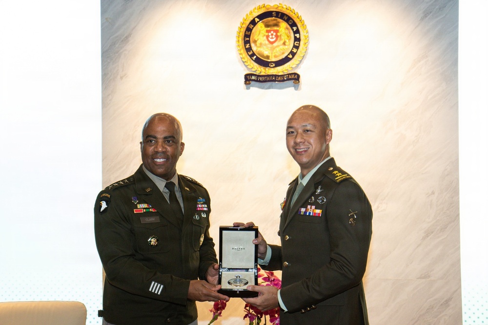 U.S. Army Pacific Commanding General Visits Singapore to Strengthen Regional Partnerships