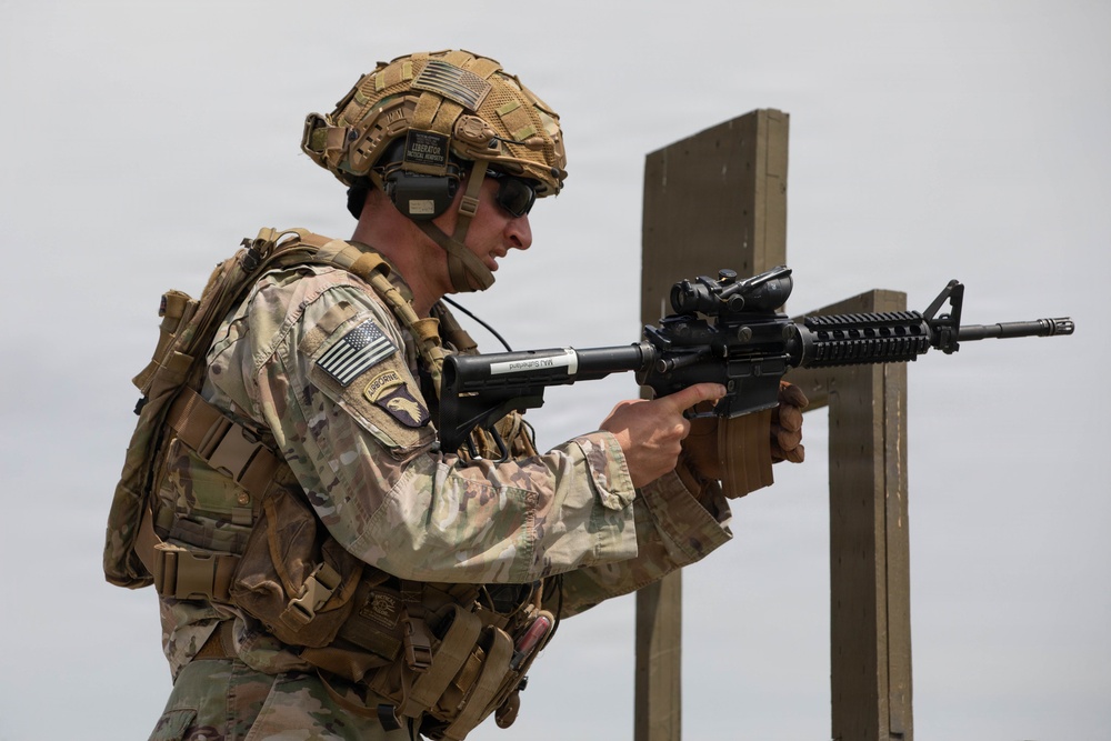 Fort Hood Soldiers Conduct M4A1 Qualifications